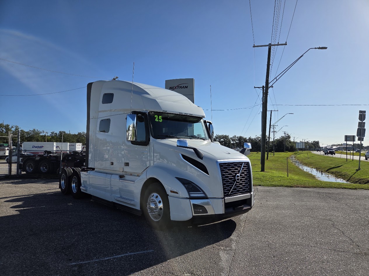 2025 Volvo VNL 760 in Tampa, FL — photo 3