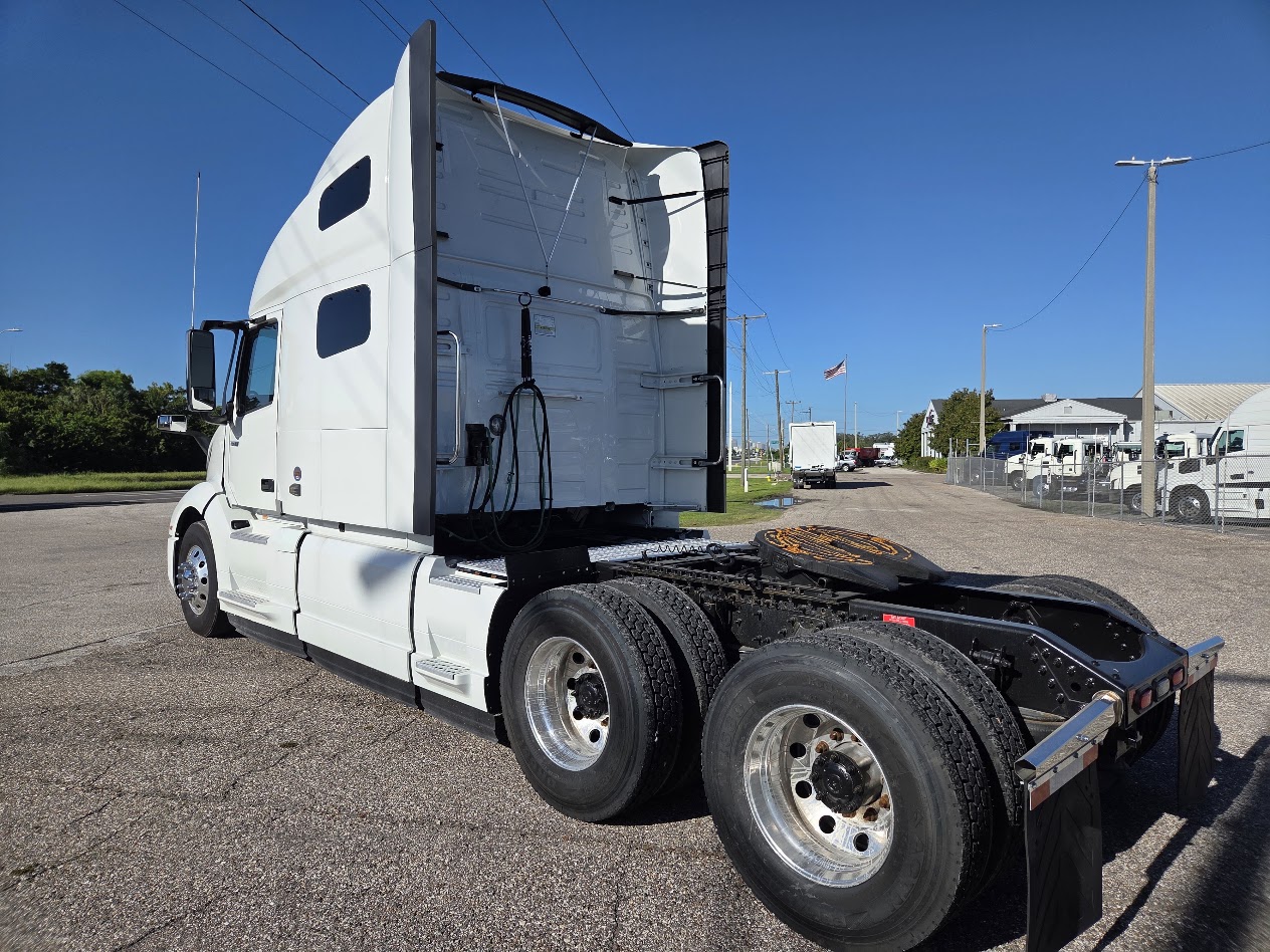 2025 Volvo VNL 760 in Tampa, FL — photo 4
