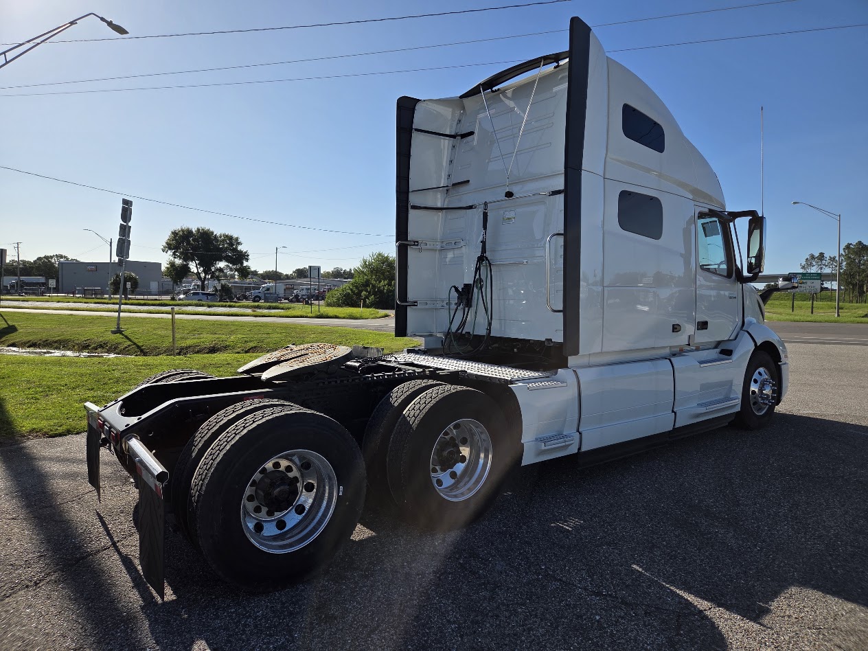 2025 Volvo VNL 760 in Tampa, FL — photo 6