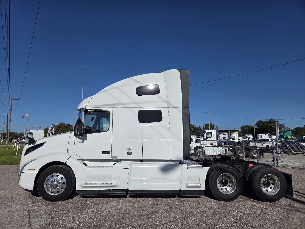 2025 Volvo VNL 760 in Tampa, FL — photo 7