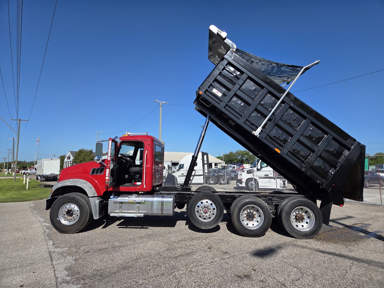 2019 Mack Granite in Tampa, FL — photo 2