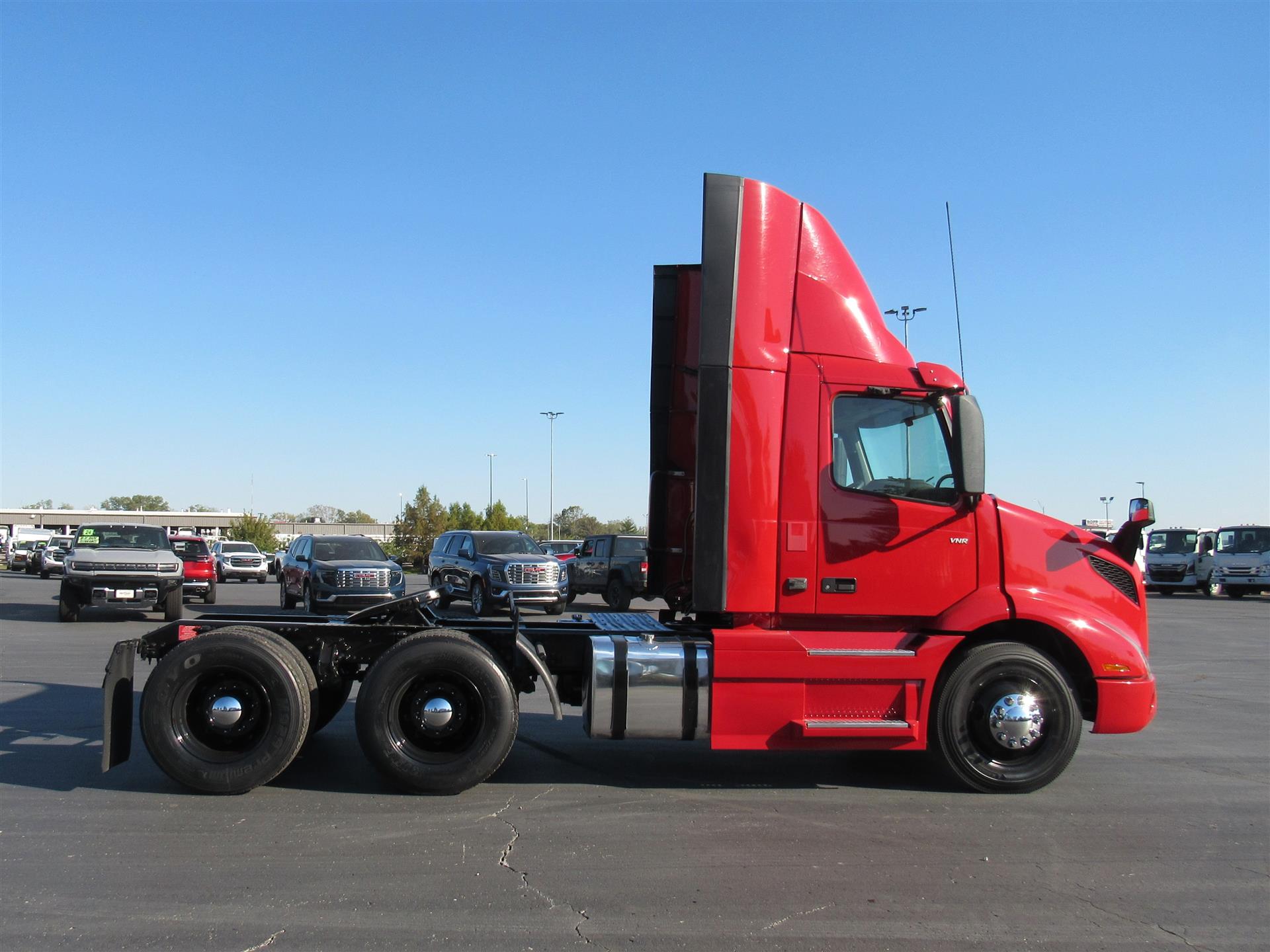 2022 Volvo VNR 640 in Kansas City, MO — photo 7