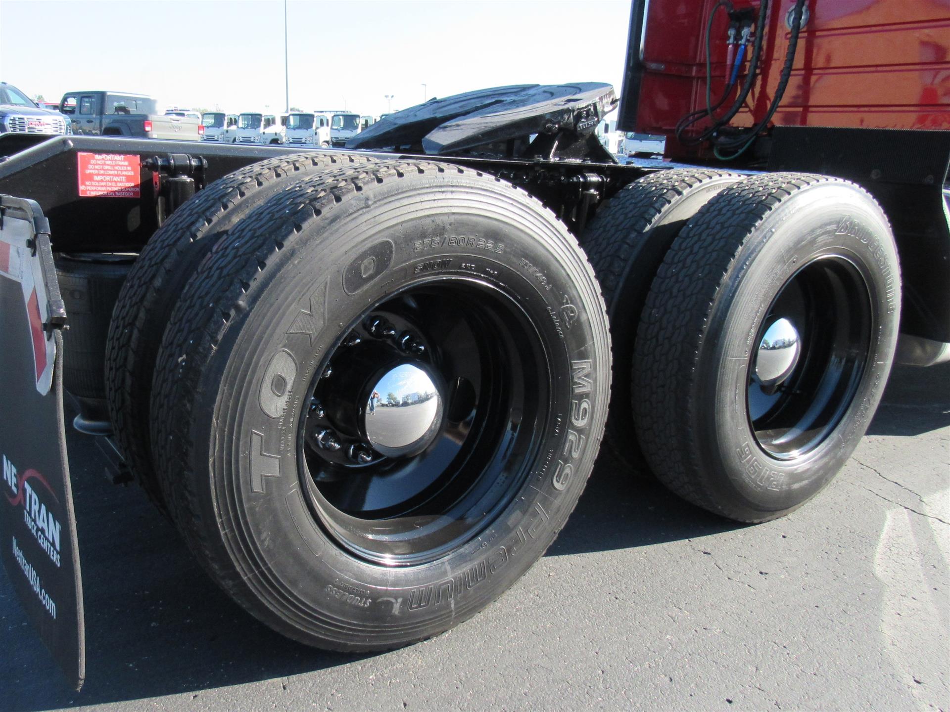 2022 Volvo VNR 640 in Kansas City, MO — photo 6