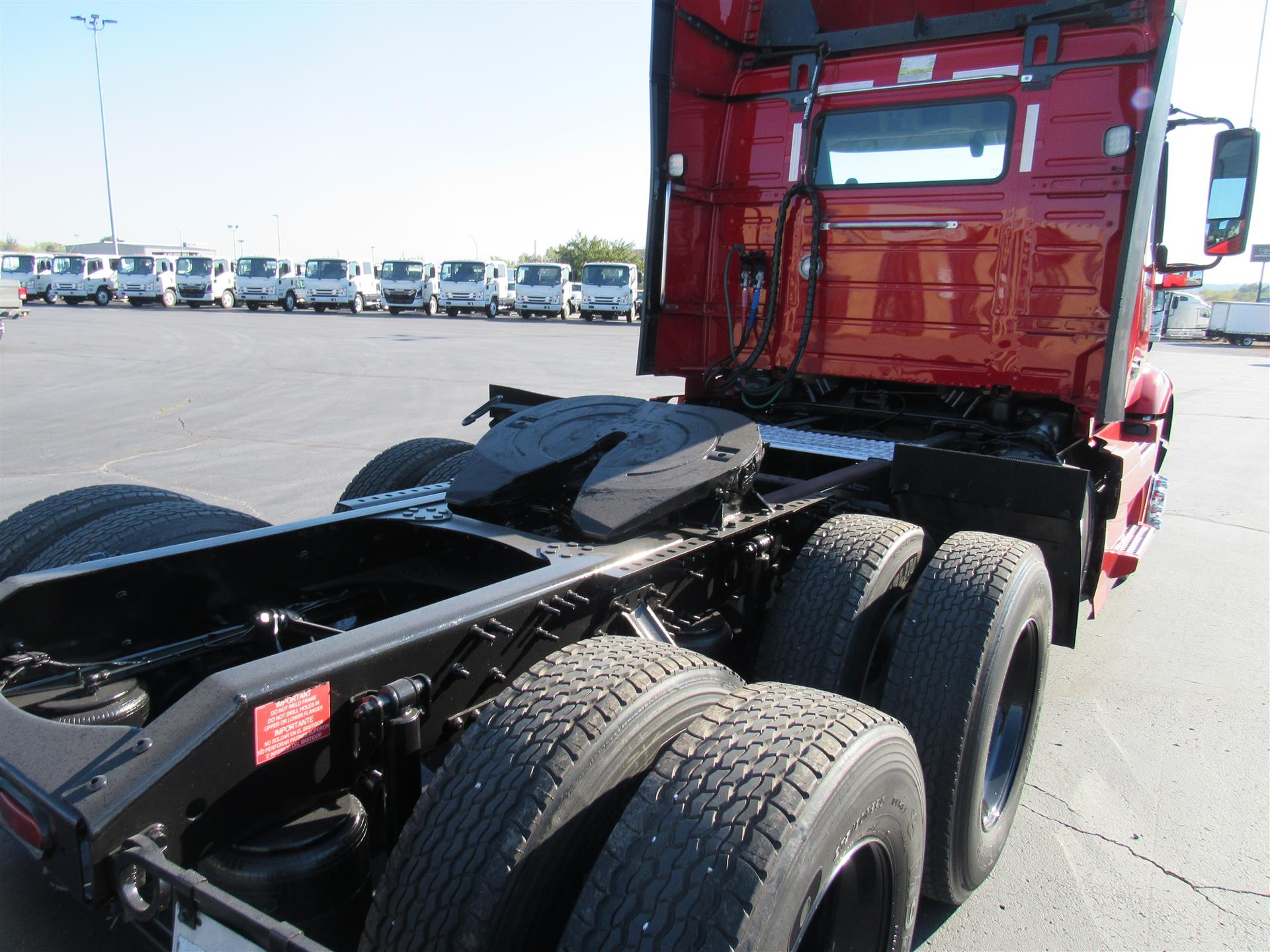 2022 Volvo VNR 640 in Kansas City, MO — photo 5