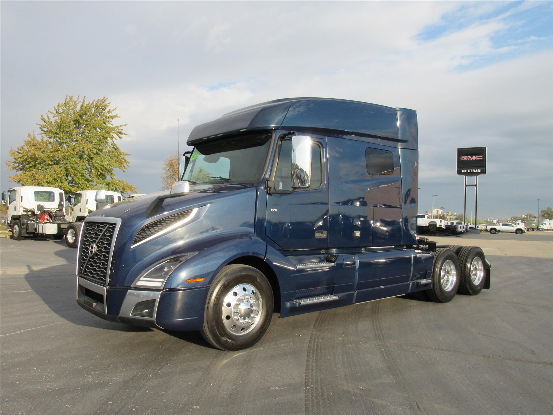 2023 Volvo VNL64T740