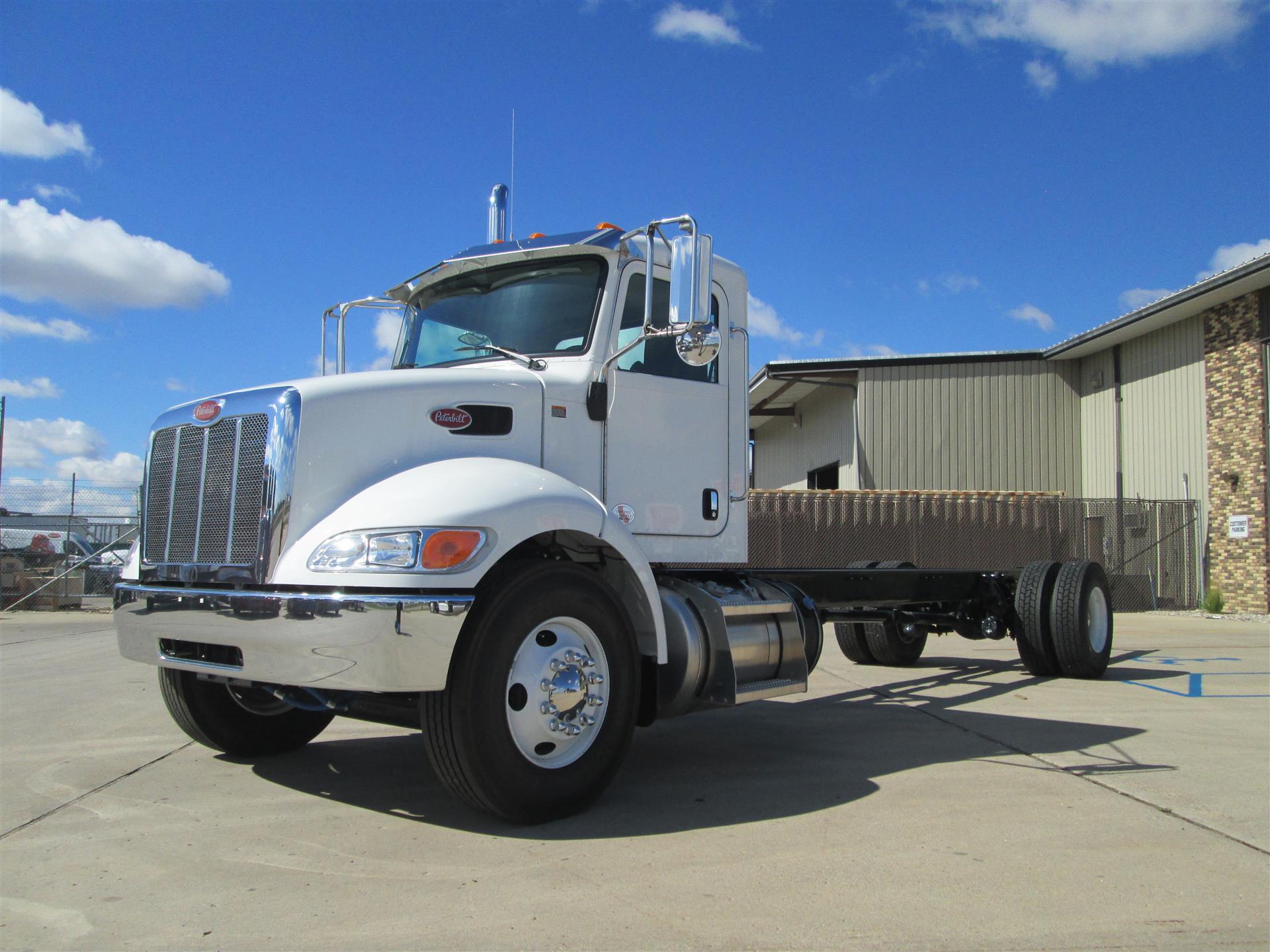 2018 Peterbilt 337