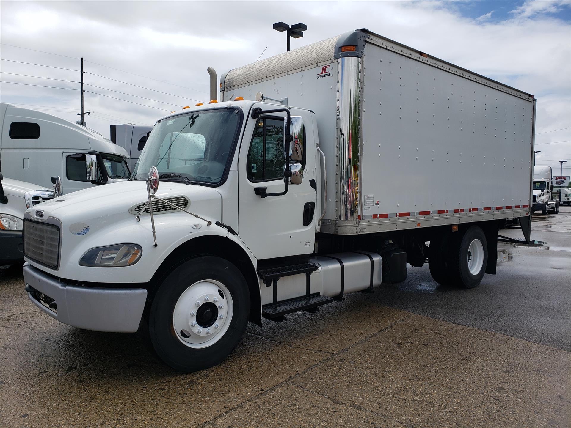 2013 Freightliner M2