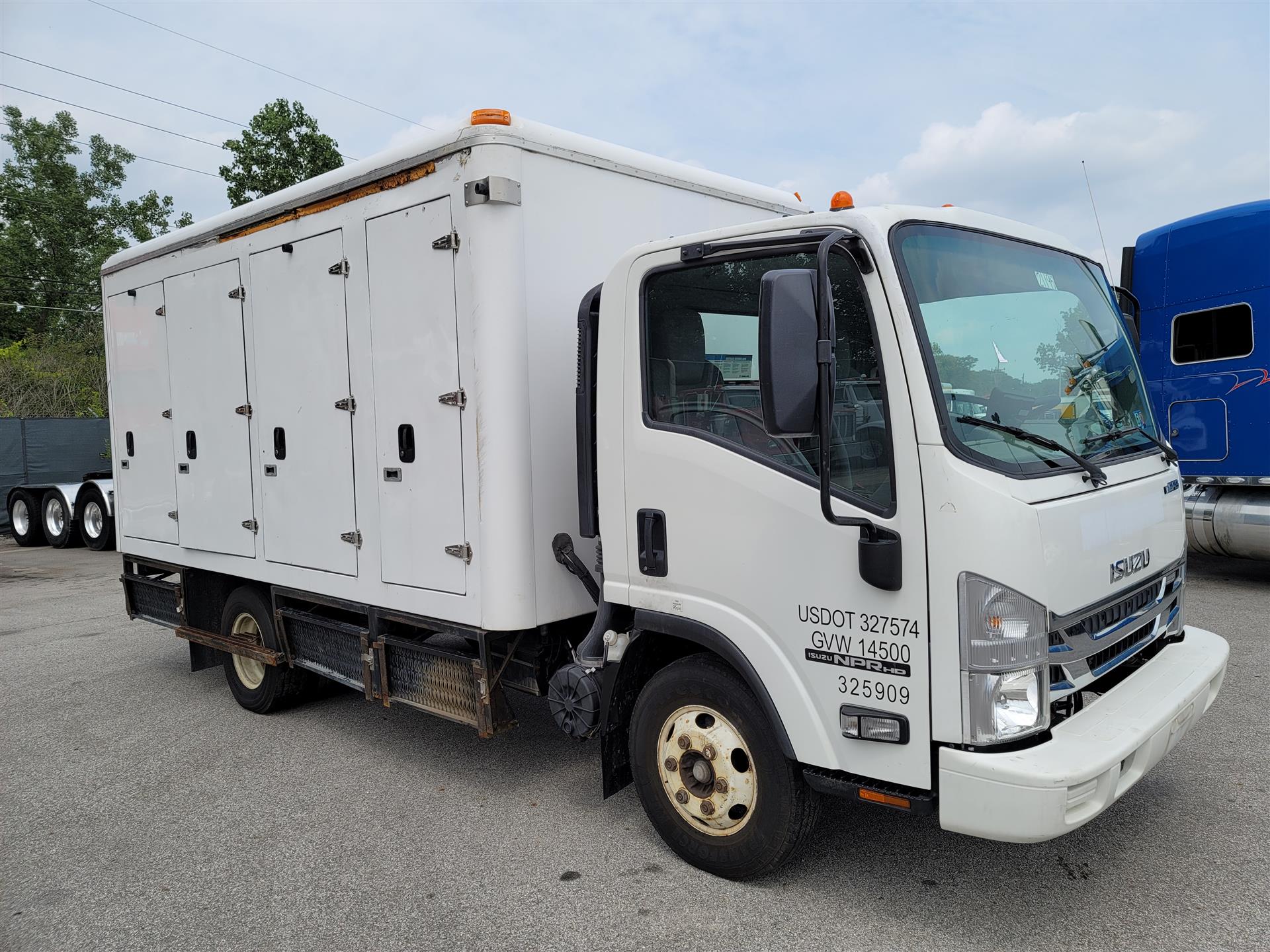 2017 Isuzu NPR 2017-isuzu-npr