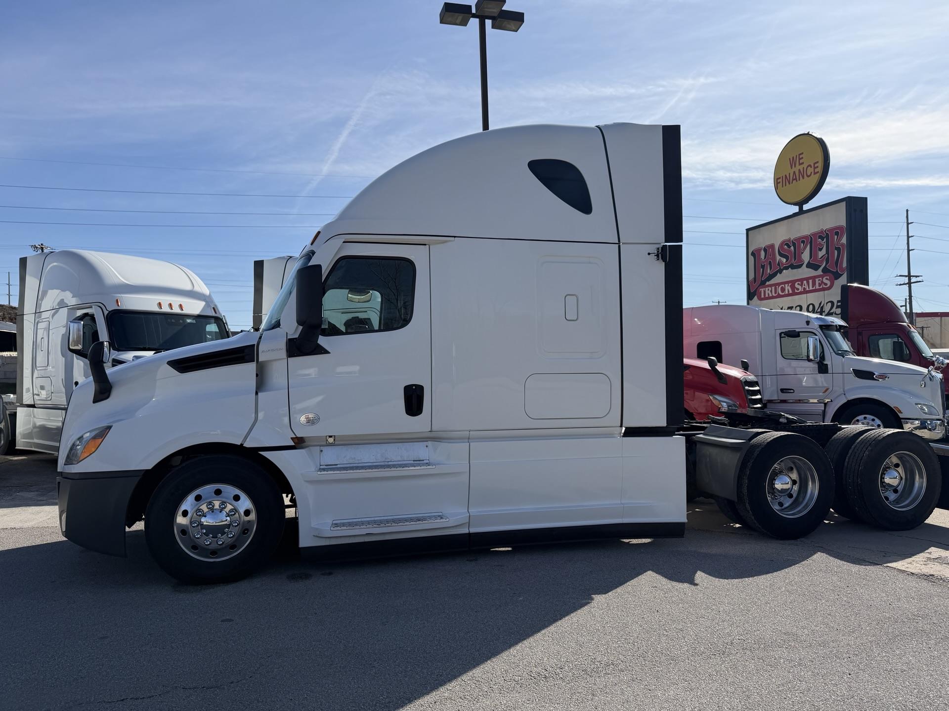 2020 Freightliner Cascadia 126