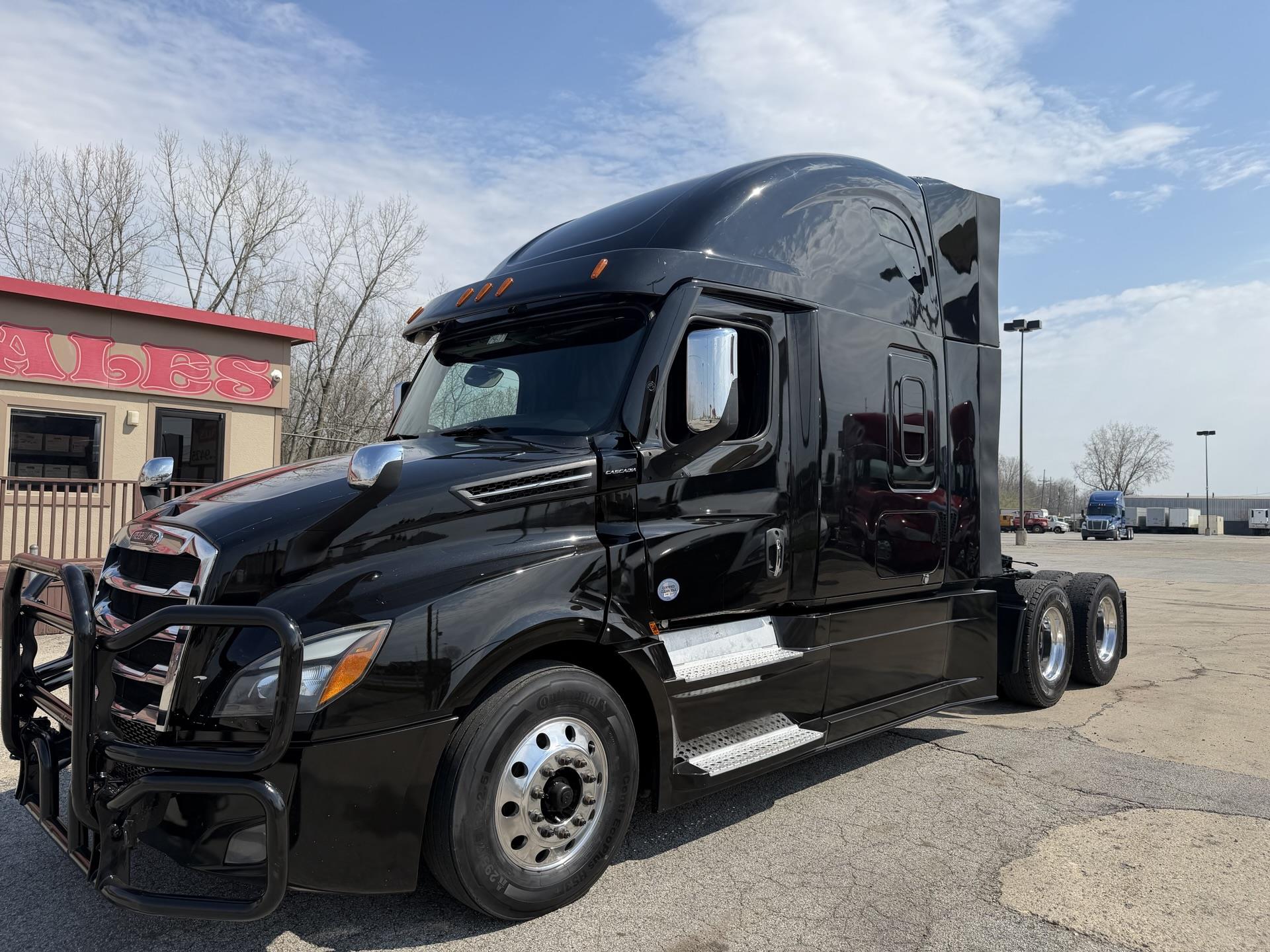 2021 Freightliner Cascadia 126