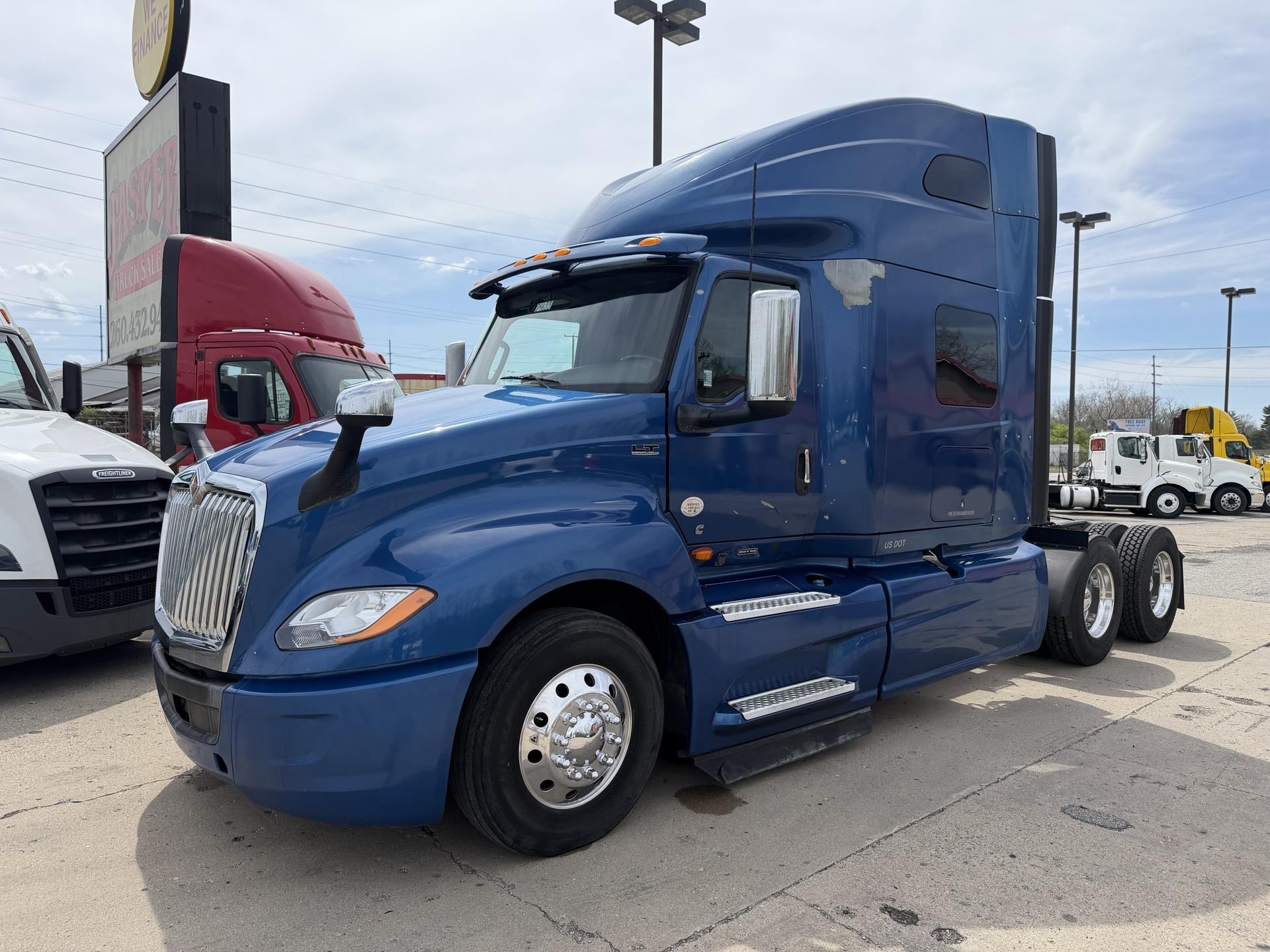 2022 International LT625