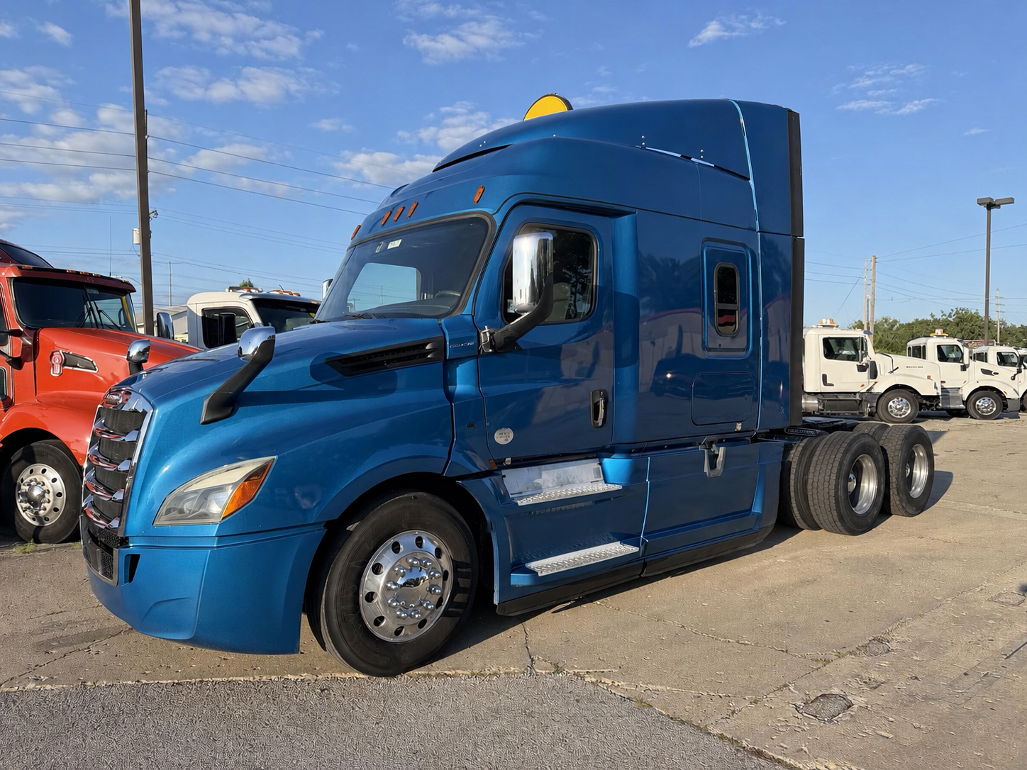 2019 Freightliner Cascadia 126