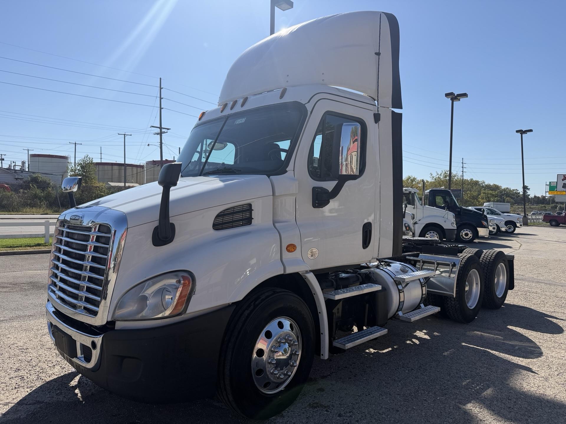 2016 Freightliner Cascadia 113